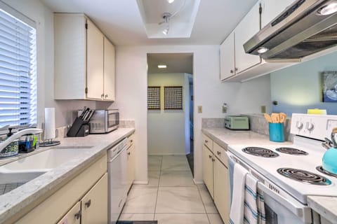 Apartment (2 Bedrooms) | Private kitchen | Paper towels