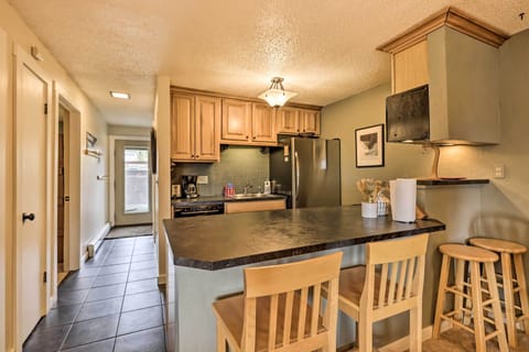 Apartment (2 Bedrooms) | Private kitchen | Microwave, oven, stovetop, dishwasher