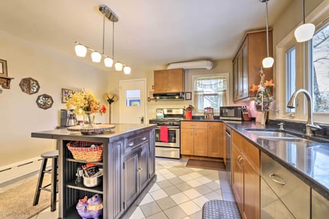 House (3 Bedrooms) | Private kitchen | Microwave, oven, stovetop, dishwasher