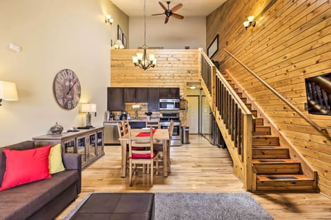 Apartment (0 Bedroom) | Living area | TV, fireplace, DVD player, books