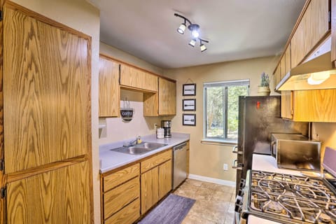 House (3 Bedrooms) | Private kitchen | Microwave, oven, stovetop, dishwasher