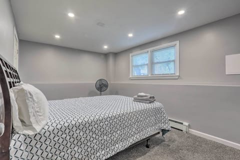 4 bedrooms, iron/ironing board, bed sheets