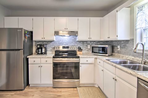 House (3 Bedrooms) | Private kitchen | Microwave, oven, stovetop, dishwasher