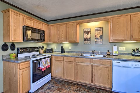 House (2 Bedrooms) | Private kitchen | Microwave, oven, stovetop, dishwasher