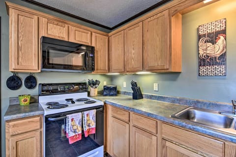 House (2 Bedrooms) | Private kitchen | Microwave, oven, stovetop, dishwasher