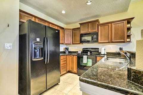 Apartment (2 Bedrooms) | Private kitchen | Microwave, oven, stovetop, dishwasher