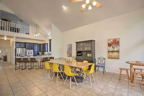 House (5 Bedrooms) | Interior