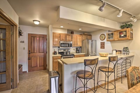 Apartment (2 Bedrooms) | Private kitchen | Microwave, oven, stovetop, dishwasher