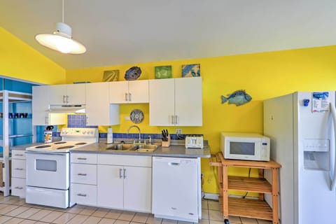 House (4 Bedrooms) | Private kitchen | Microwave, oven, stovetop, dishwasher