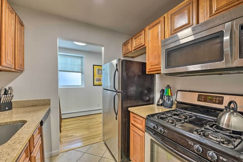 Apartment (2 Bedrooms) | Private kitchen | Microwave, oven, stovetop, dishwasher