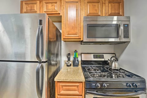 Apartment (2 Bedrooms) | Private kitchen | Microwave, oven, stovetop, dishwasher