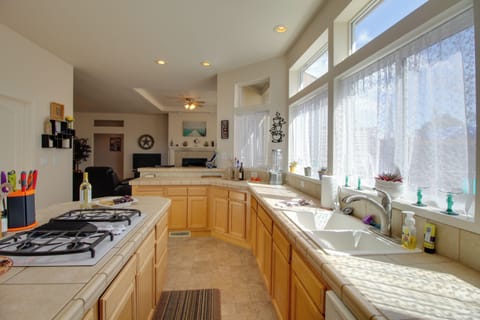 House (4 Bedrooms) | Private kitchen | Microwave, oven, stovetop, dishwasher