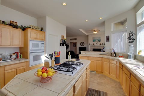 House (4 Bedrooms) | Private kitchen | Microwave, oven, stovetop, dishwasher