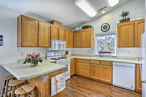 House (3 Bedrooms) | Private kitchen | Microwave, oven, stovetop, dishwasher