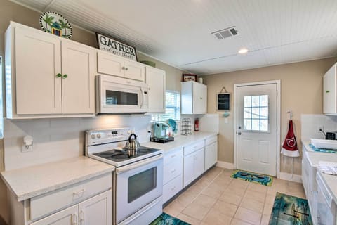 Cottage (2 Bedrooms) | Private kitchen | Microwave, oven, stovetop, dishwasher