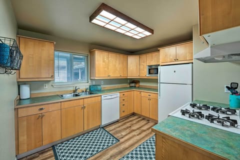 Apartment (1 Bedroom) | Private kitchen | Microwave, oven, stovetop, dishwasher