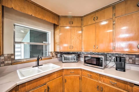 House (2 Bedrooms) | Private kitchen | Microwave, oven, stovetop, dishwasher