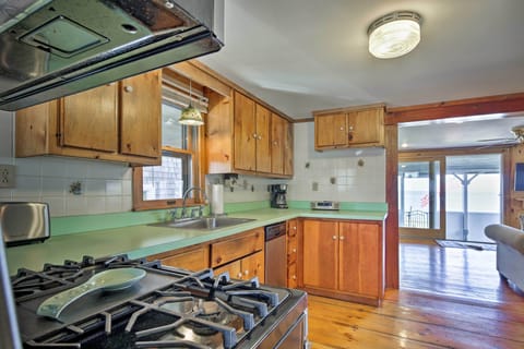 House (2 Bedrooms) | Private kitchen | Microwave, oven, stovetop, dishwasher