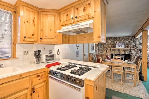 Cottage (2 Bedrooms) | Private kitchen | Microwave, oven, stovetop, dishwasher