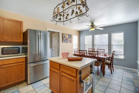 House (4 Bedrooms) | Private kitchen | Microwave, oven, stovetop, dishwasher