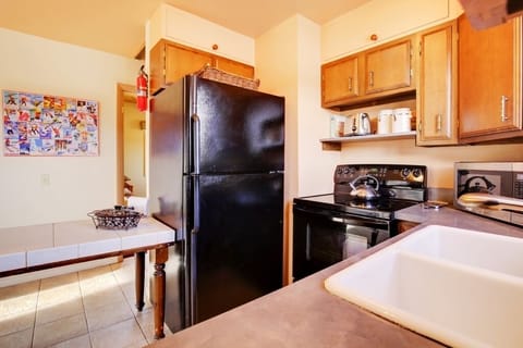 House (3 Bedrooms) | Private kitchen | Microwave, oven, stovetop, dishwasher