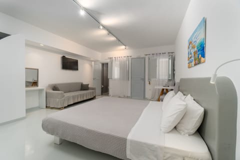 Standard Suite | Premium bedding, minibar, in-room safe, desk