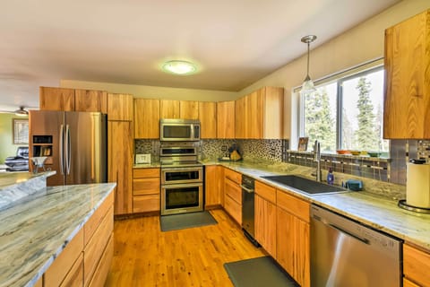 Apartment (2 Bedrooms) | Private kitchen | Microwave, oven, stovetop, dishwasher