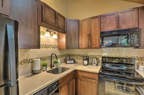 Apartment (0 Bedroom) | Private kitchen | Microwave, oven, stovetop, dishwasher