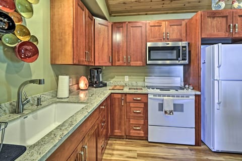 House (1 Bedroom) | Private kitchen | Microwave, oven, stovetop, dishwasher