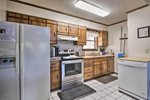 House (4 Bedrooms) | Private kitchen | Microwave, oven, stovetop, dishwasher