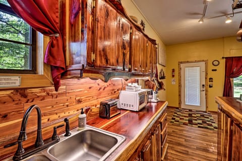 House (2 Bedrooms) | Private kitchen | Microwave, oven, stovetop, coffee grinder