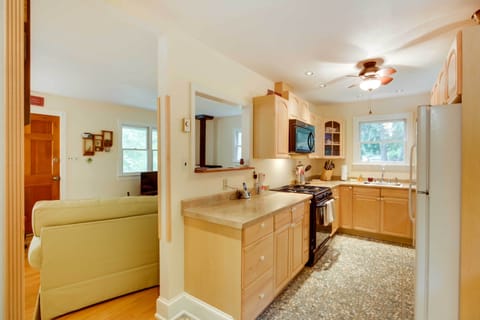 Cottage (2 Bedrooms) | Private kitchen | Microwave, oven, stovetop, dishwasher