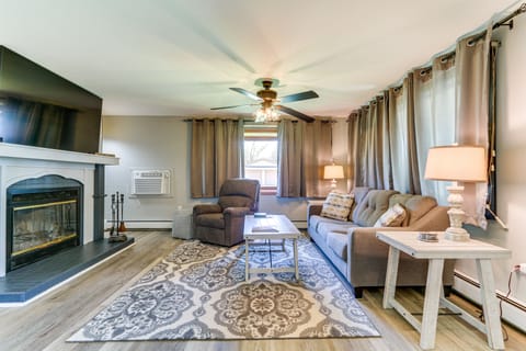 Lakeview Vacation Rental | 2,004 Sq Ft | 3BR | 2BA | Step-Free Entry