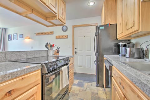 Apartment (1 Bedroom) | Private kitchen | Microwave, oven, stovetop, dishwasher