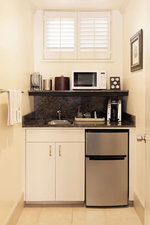 Hypo-allergenic bedding, iron/ironing board, free WiFi, bed sheets