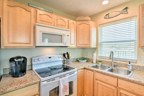 House (3 Bedrooms) | Private kitchen | Microwave, oven, stovetop, dishwasher