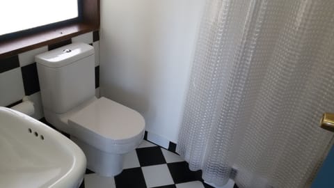 Double Room, 1 Double Bed, Private Bathroom, Ocean View | Bathroom | Shower, towels