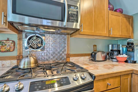 Cottage (2 Bedrooms) | Private kitchen | Microwave, oven, stovetop, dishwasher