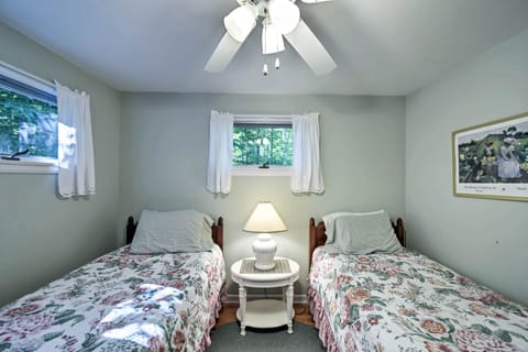 Cottage (2 Bedrooms) | 2 bedrooms, bed sheets