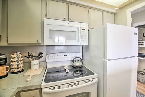 Apartment (1 Bedroom) | Private kitchen | Microwave, oven, stovetop, dishwasher