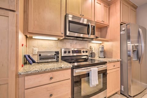 House (3 Bedrooms) | Private kitchen | Microwave, oven, stovetop, dishwasher