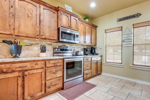 House (3 Bedrooms) | Private kitchen | Microwave, oven, stovetop, dishwasher