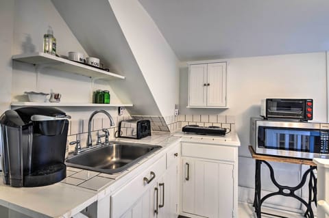 House (4 Bedrooms) | Private kitchen | Microwave, oven, stovetop, dishwasher