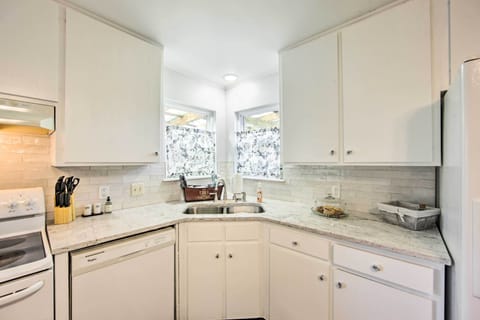 House (2 Bedrooms) | Private kitchen | Oven, stovetop, dishwasher, cookware/dishes/utensils