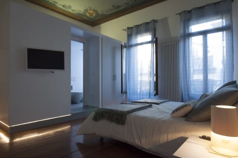 In-room safe, desk, free WiFi, bed sheets