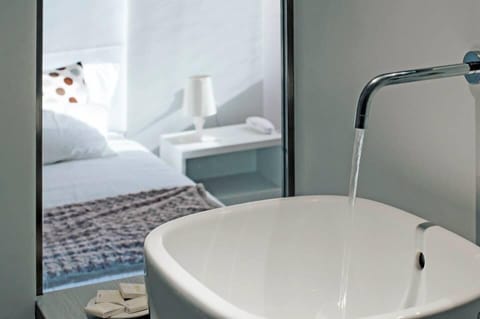 Double Room | Bathroom sink