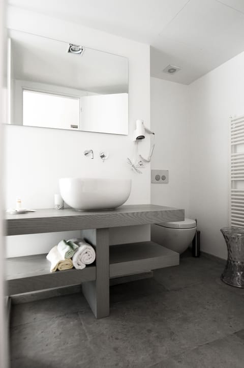 Double Room | Bathroom sink