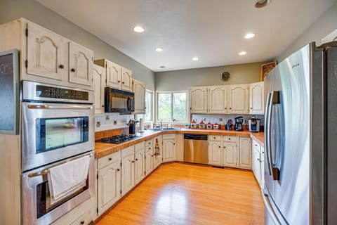 House (4 Bedrooms) | Interior