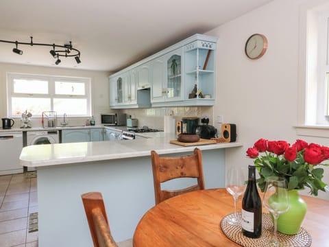 Cookware/dishes/utensils