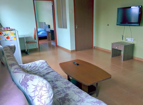 Apartment, 3 Bedrooms | Desk, rollaway beds, free WiFi